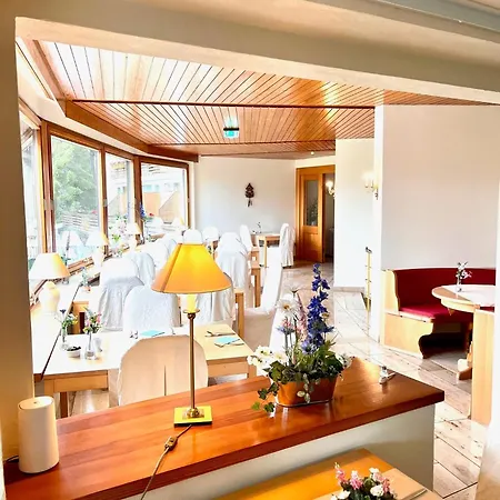 Sonnenberg Garni Hotel Hinterzarten