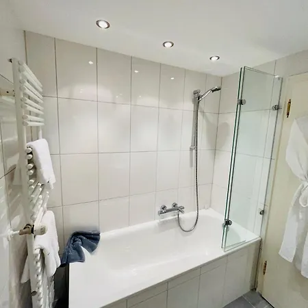 Sonnenberg Garni Hotel 4*