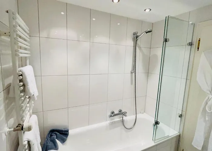 Sonnenberg Garni מלון 4*